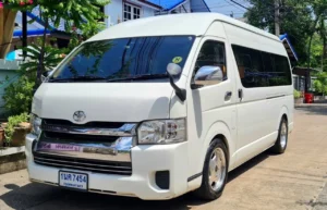 บริการรถ-Toyota commuter vip 8 ที่นั่ง (4)